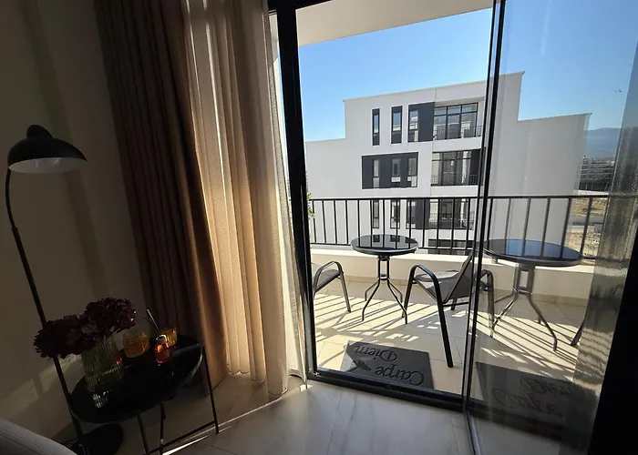 Kenya 5 Min Seaside Vlora Bay